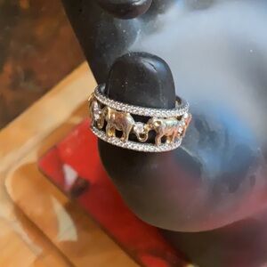 Ladies elephant ring